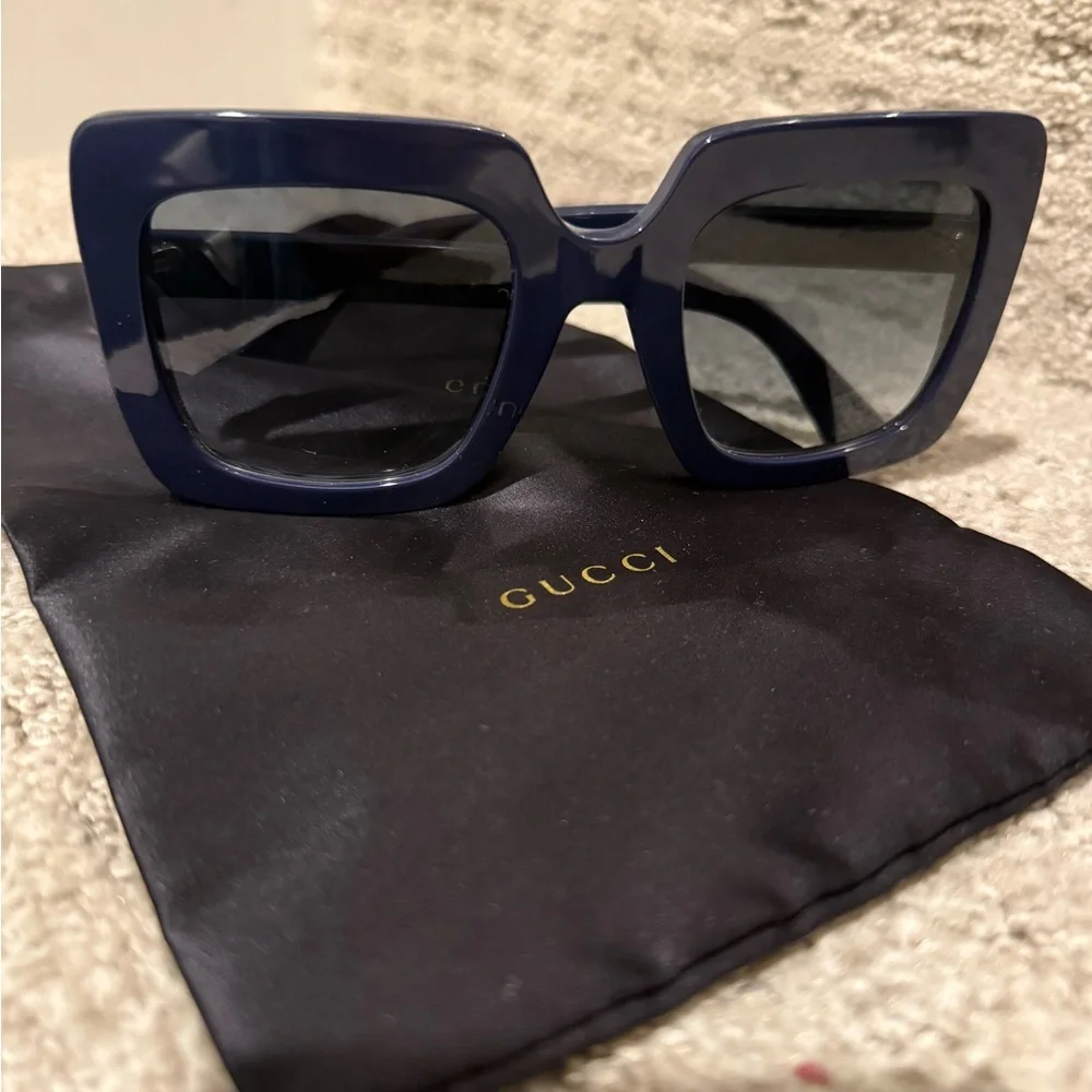 💋Gucci Women's Navy Sunglasses SB002-003‎